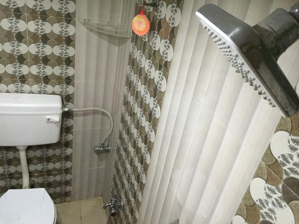 Oyo 75627 New Ankit Guest House Varanasi Esterno foto