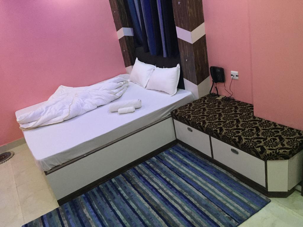 Oyo 75627 New Ankit Guest House Varanasi Esterno foto